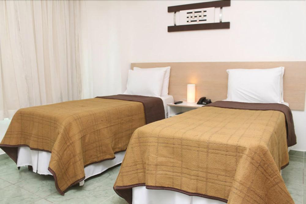 Apart-hotel Champs Dumont 3*